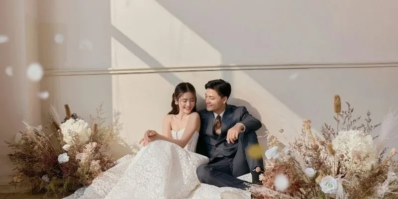 3 lý do nên chọn chụp ảnh cưới Studio với background tường đá