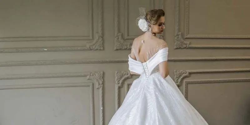 Những lưu ý bảo quản váy cưới công chúa trễ vai