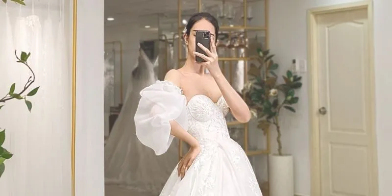 Sức hút mãnh liệt của thiết kế váy cưới suông tay bánh bèo