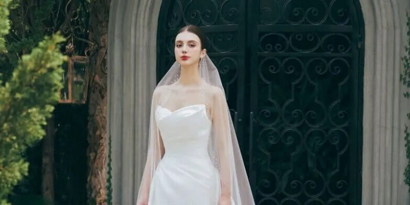 Tại sao váy cưới suông tối giản lại được yêu thích?
